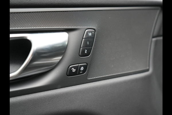 Volvo XC60 T8 AWD Plus Dark LONG RANGE PHEV 456pk Dealer O.H | Panodak | 360 Camera | Adaptive Cruise | Head Up | Adaptieve Full LED Koplampen |  Sportstoelen Memory & Verwarmd | Google Assistant | Apple Carplay | Keyless | Navigatie | Virtual | DAB |  Plug In Hybrid |