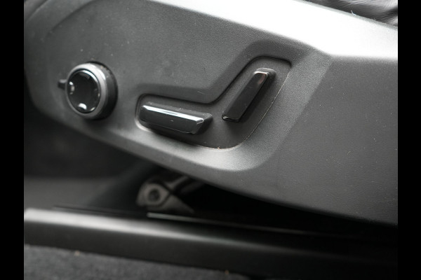 Volvo XC60 T8 AWD Plus Dark LONG RANGE PHEV 456pk Dealer O.H | Panodak | 360 Camera | Adaptive Cruise | Head Up | Adaptieve Full LED Koplampen |  Sportstoelen Memory & Verwarmd | Google Assistant | Apple Carplay | Keyless | Navigatie | Virtual | DAB |  Plug In Hybrid |