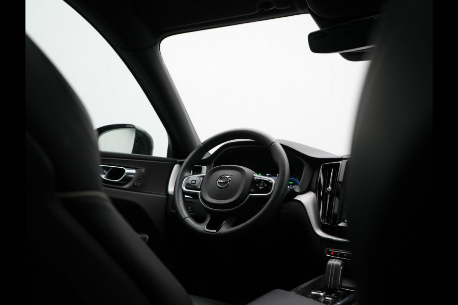 Volvo XC60 T8 AWD Plus Dark LONG RANGE PHEV 456pk Dealer O.H | Panodak | 360 Camera | Adaptive Cruise | Head Up | Adaptieve Full LED Koplampen |  Sportstoelen Memory & Verwarmd | Google Assistant | Apple Carplay | Keyless | Navigatie | Virtual | DAB |  Plug In Hybrid |