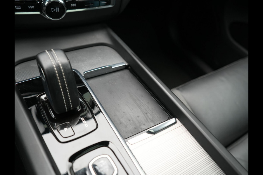 Volvo XC60 T8 AWD Plus Dark LONG RANGE PHEV 456pk Dealer O.H | Panodak | 360 Camera | Adaptive Cruise | Head Up | Adaptieve Full LED Koplampen |  Sportstoelen Memory & Verwarmd | Google Assistant | Apple Carplay | Keyless | Navigatie | Virtual | DAB |  Plug In Hybrid |