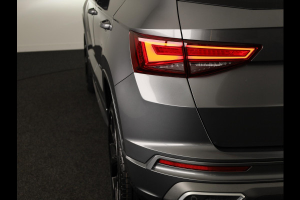 Seat Ateca 1.5 TSI FR Business Intense | SEAT Audio System | Velgen 'Exclusive Glossy Black', 19 inch | Kuipstoelen, Dinamica Aurora Blue (suede look) | Verwambare voorstoelen + Stuurwiel | Reservewiel 18" staal