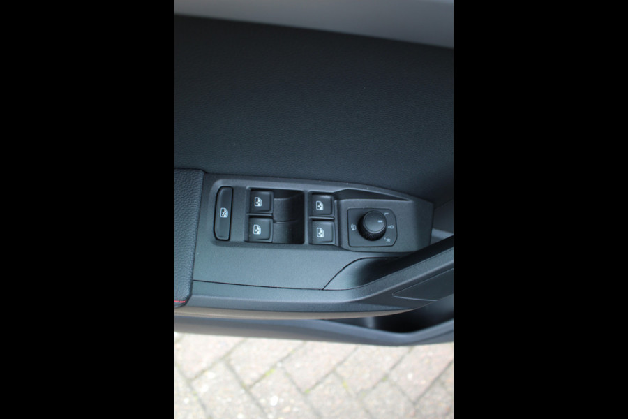 Seat Arona 1.0 TSI FR Limited Edition , Slechts 47107km Climate control , Camera , Trekhaak , Cruise control Dealeronderhouden , parkeersensoren V+A
