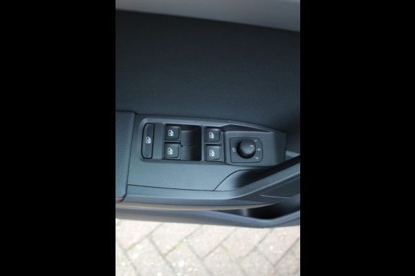 Seat Arona 1.0 TSI FR Limited Edition , Slechts 47107km Climate control , Camera , Trekhaak , Cruise control Dealeronderhouden , parkeersensoren V+A