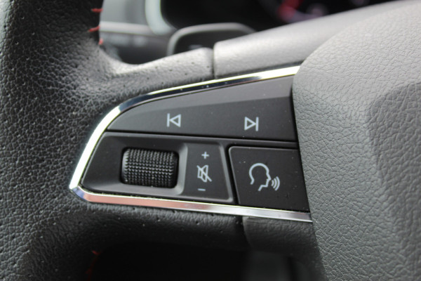 Seat Arona 1.0 TSI FR Limited Edition , Slechts 47107km Climate control , Camera , Trekhaak , Cruise control Dealeronderhouden , parkeersensoren V+A