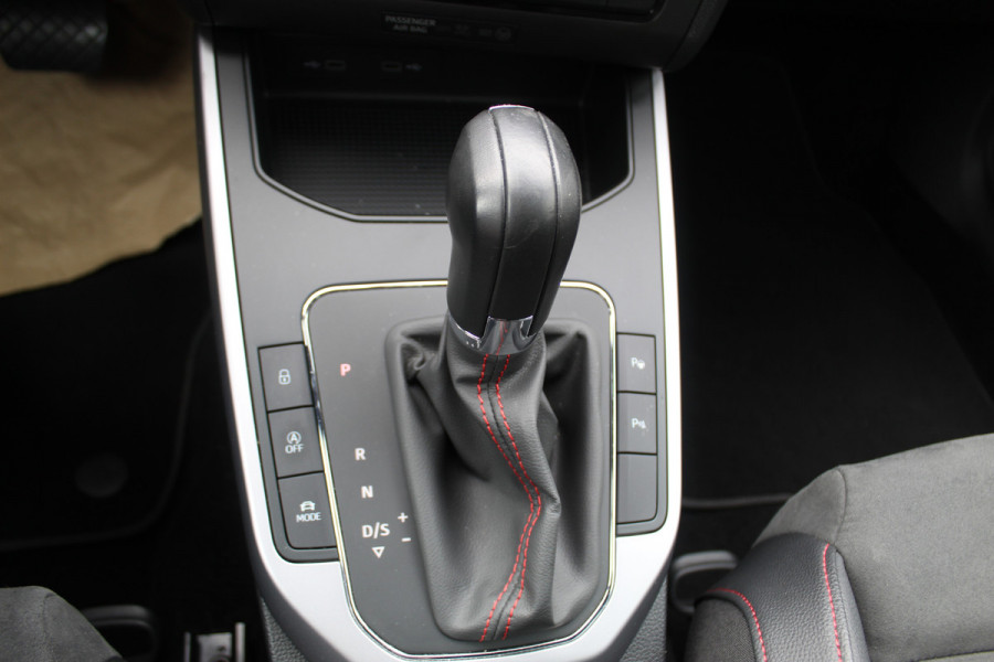 Seat Arona 1.0 TSI FR Limited Edition , Slechts 47107km Climate control , Camera , Trekhaak , Cruise control Dealeronderhouden , parkeersensoren V+A