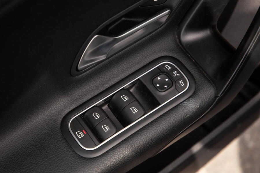 Mercedes-Benz A-Klasse 250 e Business Line CARPLAY / CAMERA / LEER / DEALER ONDERHOUDEN