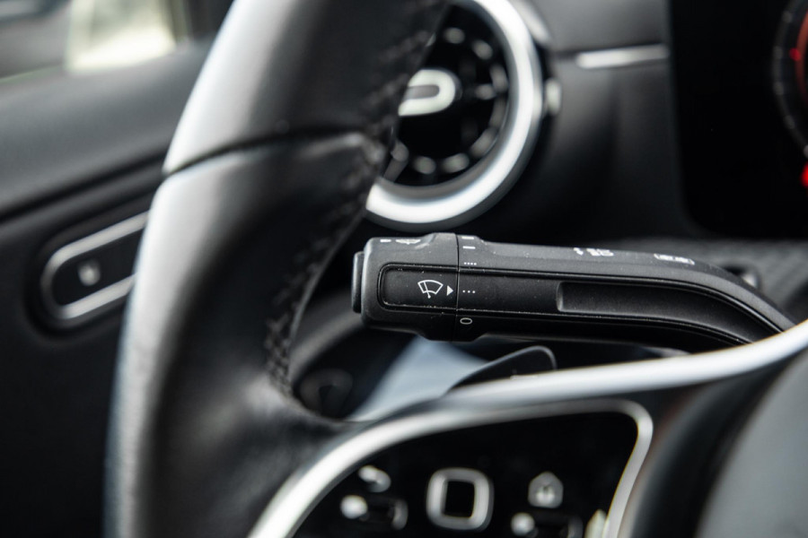 Mercedes-Benz A-Klasse 250 e Business Line CARPLAY / CAMERA / LEER / DEALER ONDERHOUDEN
