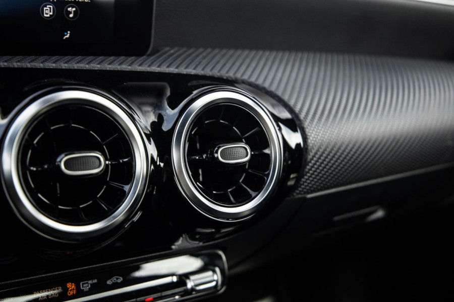 Mercedes-Benz A-Klasse 250 e Business Line CARPLAY / CAMERA / LEER / DEALER ONDERHOUDEN