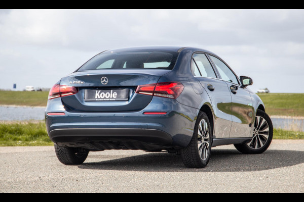 Mercedes-Benz A-Klasse 250 e Business Line CARPLAY / CAMERA / LEER / DEALER ONDERHOUDEN