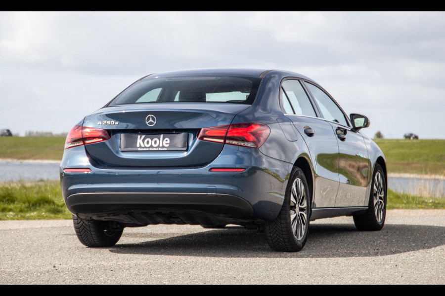 Mercedes-Benz A-Klasse 250 e Business Line CARPLAY / CAMERA / LEER / DEALER ONDERHOUDEN