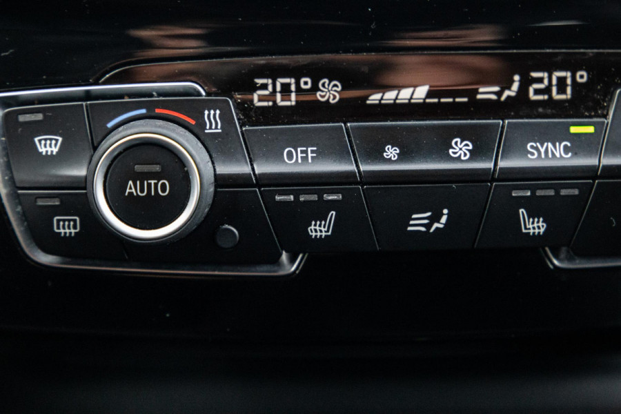 BMW X1 xDrive25e Executive CAMERA / CARPLAY / HEAD UP DISPLAY / LEDER / LED / CRUISE CONTROLE / STOELVERWARMING