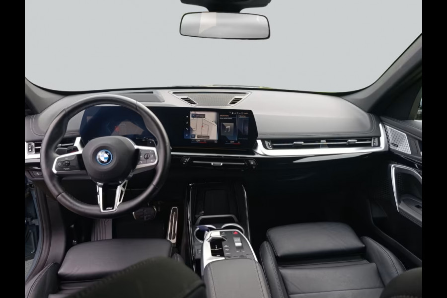 BMW X1 xDrive30e M-SPORT ** LED, LEDER, DR. ASS+, MEMORY, TREKH, 20-inch LMV, H&K SOUND ** 1e EIG - UNFALLFREI ** ** INFORMEER OOK NAAR ONZE AANTREKKELIJKE FINANCIAL-LEASE TARIEVEN **