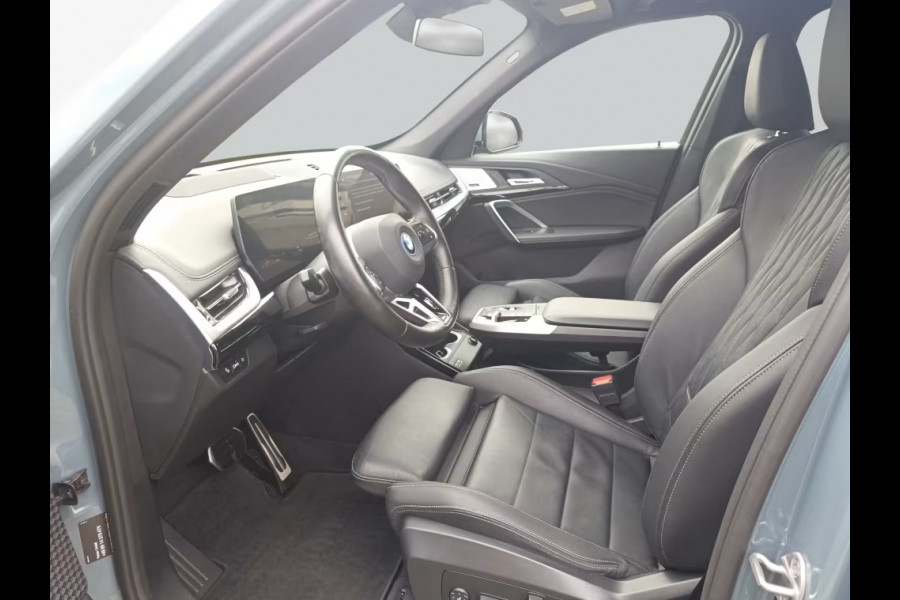 BMW X1 xDrive30e M-SPORT ** LED, LEDER, DR. ASS+, MEMORY, TREKH, 20-inch LMV, H&K SOUND ** 1e EIG - UNFALLFREI ** ** INFORMEER OOK NAAR ONZE AANTREKKELIJKE FINANCIAL-LEASE TARIEVEN **
