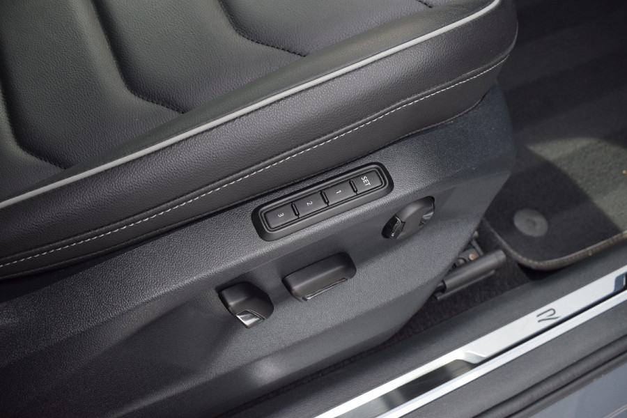 Volkswagen Tiguan 1.4 TSI eHybrid R-Line Black Style | Leer | Camera | Trekhaak