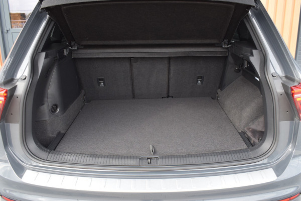 Volkswagen Tiguan 1.4 TSI eHybrid R-Line Black Style | Leer | Camera | Trekhaak