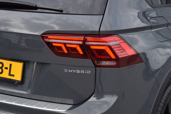 Volkswagen Tiguan 1.4 TSI eHybrid R-Line Black Style | Leer | Camera | Trekhaak