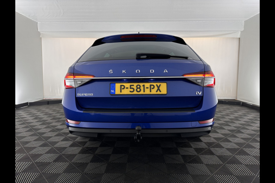 Škoda Superb Combi 1.4 TSI iV Sportline Business (Plug-in) (INCL.BTW) *PANO | ADAPTIVE-CRUISE | LEATHER-MICROFIBRE | FULL-LED | BLINDSPOT | MEMORY-PACK | TOP-VIEW | HEATED-COMFORTSEATS | KEYLESS | DIGI-COCKPIT | NAVI-FULLMAP | ECC | PDC | 19''ALU*