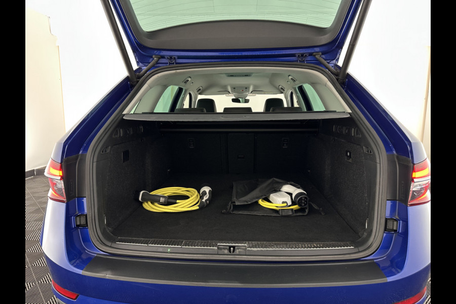 Škoda Superb Combi 1.4 TSI iV Sportline Business (Plug-in) (INCL.BTW) *PANO | ADAPTIVE-CRUISE | LEATHER-MICROFIBRE | FULL-LED | BLINDSPOT | MEMORY-PACK | TOP-VIEW | HEATED-COMFORTSEATS | KEYLESS | DIGI-COCKPIT | NAVI-FULLMAP | ECC | PDC | 19''ALU*