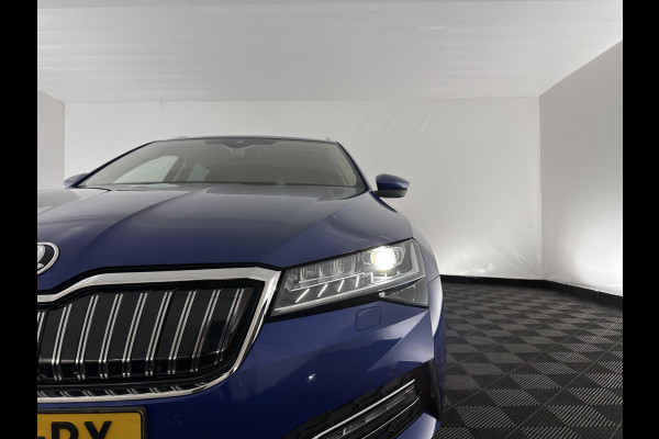 Škoda Superb Combi 1.4 TSI iV Sportline Business (Plug-in) (INCL.BTW) *PANO | ADAPTIVE-CRUISE | LEATHER-MICROFIBRE | FULL-LED | BLINDSPOT | MEMORY-PACK | TOP-VIEW | HEATED-COMFORTSEATS | KEYLESS | DIGI-COCKPIT | NAVI-FULLMAP | ECC | PDC | 19''ALU*