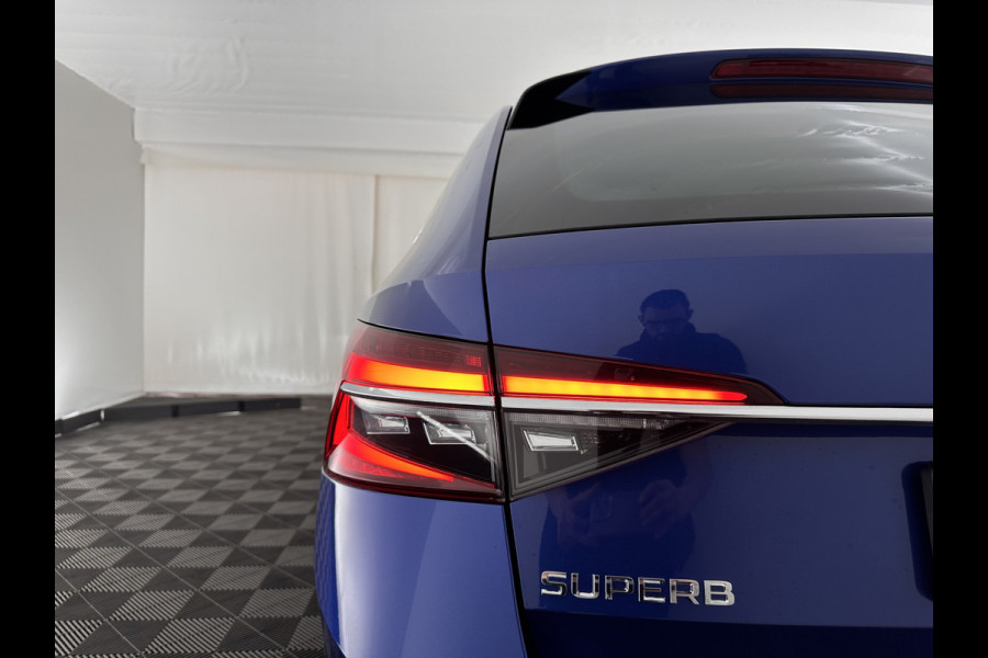 Škoda Superb Combi 1.4 TSI iV Sportline Business (Plug-in) (INCL.BTW) *PANO | ADAPTIVE-CRUISE | LEATHER-MICROFIBRE | FULL-LED | BLINDSPOT | MEMORY-PACK | TOP-VIEW | HEATED-COMFORTSEATS | KEYLESS | DIGI-COCKPIT | NAVI-FULLMAP | ECC | PDC | 19''ALU*