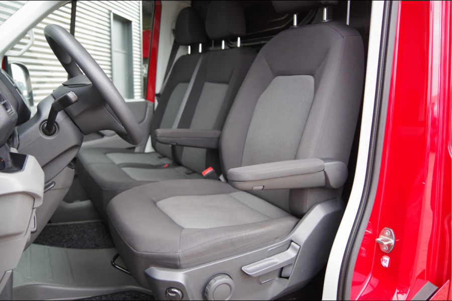 Volkswagen Crafter 35 2.0 TDI L3H3(L2H2) 3-ZITS, 177PK, TREKHAAK, CAMERA, ADAPT. CRUISE, VOORRUIT VERWARMING, CARPLAY