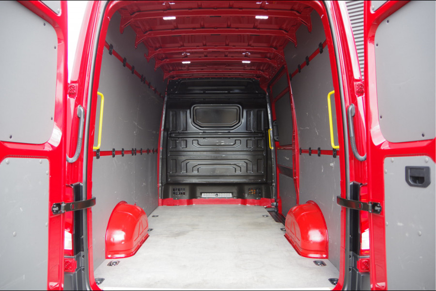 Volkswagen Crafter 35 2.0 TDI L3H3(L2H2) 3-ZITS, 177PK, TREKHAAK, CAMERA, ADAPT. CRUISE, VOORRUIT VERWARMING, CARPLAY
