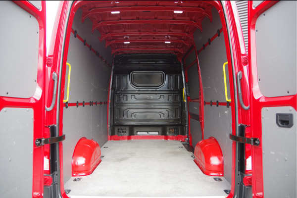 Volkswagen Crafter 35 2.0 TDI L3H3(L2H2) 3-ZITS, 177PK, TREKHAAK, CAMERA, ADAPT. CRUISE, VOORRUIT VERWARMING, CARPLAY