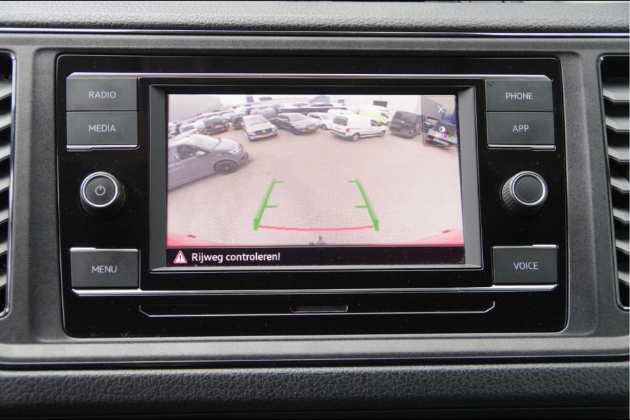 Volkswagen Crafter 35 2.0 TDI L3H3(L2H2) 3-ZITS, 177PK, TREKHAAK, CAMERA, ADAPT. CRUISE, VOORRUIT VERWARMING, CARPLAY