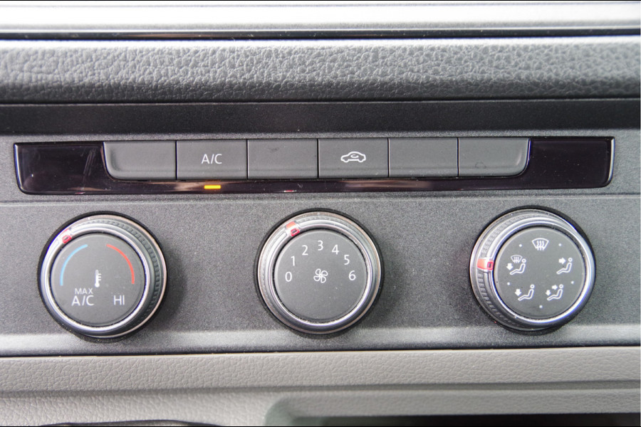 Volkswagen Crafter 35 2.0 TDI L3H3(L2H2) 3-ZITS, 177PK, TREKHAAK, CAMERA, ADAPT. CRUISE, VOORRUIT VERWARMING, CARPLAY