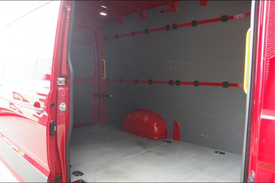Volkswagen Crafter 35 2.0 TDI L3H3(L2H2) 3-ZITS, 177PK, TREKHAAK, CAMERA, ADAPT. CRUISE, VOORRUIT VERWARMING, CARPLAY