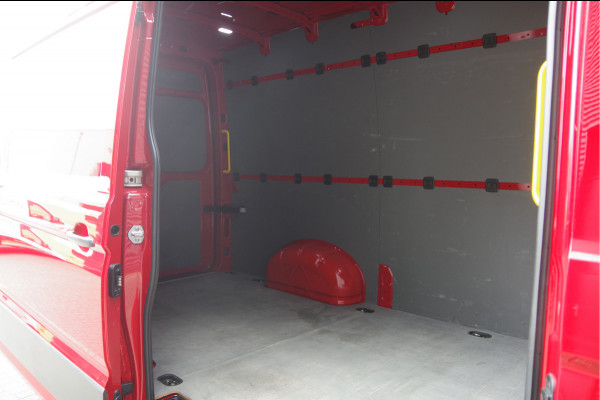 Volkswagen Crafter 35 2.0 TDI L3H3(L2H2) 3-ZITS, 177PK, TREKHAAK, CAMERA, ADAPT. CRUISE, VOORRUIT VERWARMING, CARPLAY