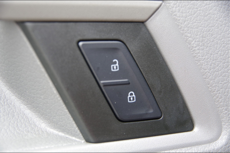 Volkswagen Crafter 35 2.0 TDI L3H3(L2H2) 3-ZITS, 177PK, TREKHAAK, CAMERA, ADAPT. CRUISE, VOORRUIT VERWARMING, CARPLAY