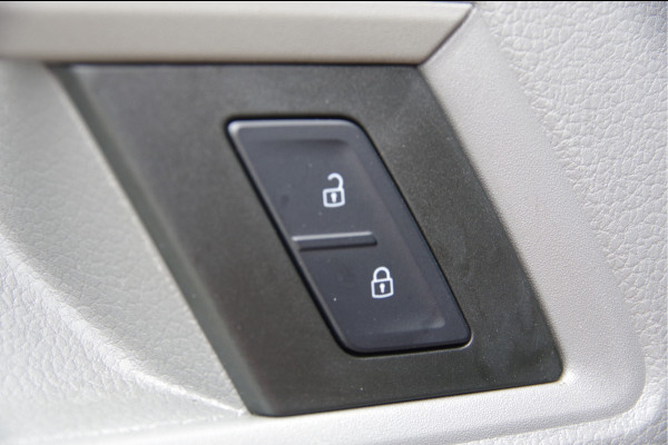 Volkswagen Crafter 35 2.0 TDI L3H3(L2H2) 3-ZITS, 177PK, TREKHAAK, CAMERA, ADAPT. CRUISE, VOORRUIT VERWARMING, CARPLAY