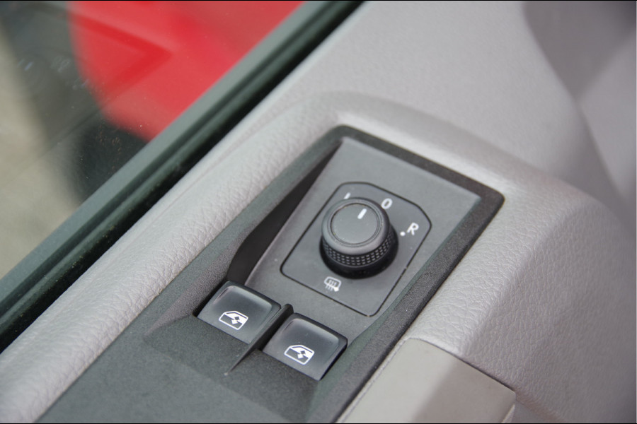 Volkswagen Crafter 35 2.0 TDI L3H3(L2H2) 3-ZITS, 177PK, TREKHAAK, CAMERA, ADAPT. CRUISE, VOORRUIT VERWARMING, CARPLAY