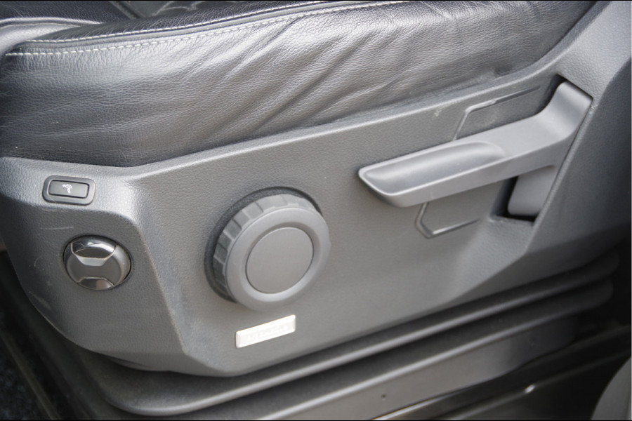 Volkswagen Crafter 35 2.0 TDI L3H3 75 EDITION 177PK AUT. LED, LEDER, TREKHAAK, ERGO ACTIVE GEVEERDE STOEL, STUURVERWARMING, STOELVERWARMING, VOORRU