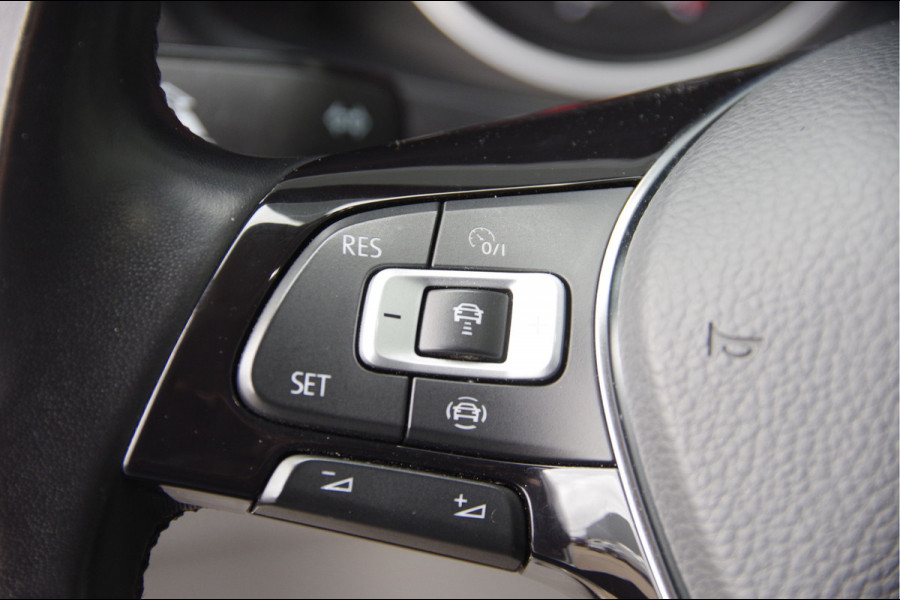 Volkswagen Crafter 35 2.0 TDI L3H3 75 EDITION 177PK AUT. LED, LEDER, TREKHAAK, ERGO ACTIVE GEVEERDE STOEL, STUURVERWARMING, STOELVERWARMING, VOORRU