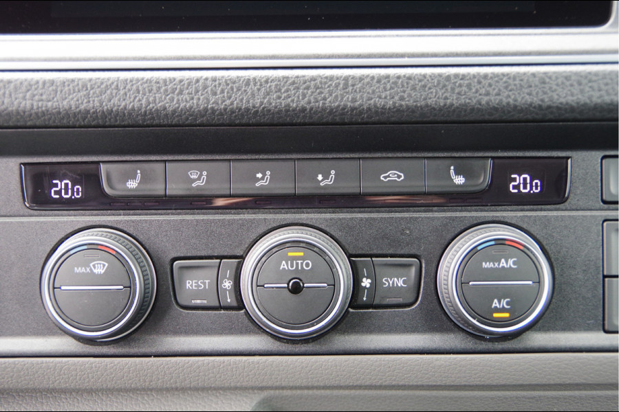 Volkswagen Crafter 35 2.0 TDI L3H3 75 EDITION 177PK AUT. LED, LEDER, TREKHAAK, ERGO ACTIVE GEVEERDE STOEL, STUURVERWARMING, STOELVERWARMING, VOORRU