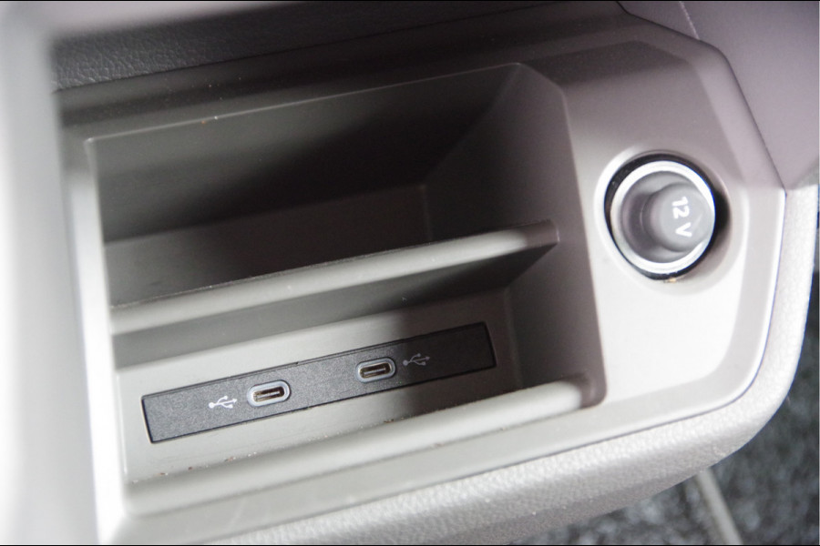 Volkswagen Crafter 35 2.0 TDI L3H3 75 EDITION 177PK AUT. LED, LEDER, TREKHAAK, ERGO ACTIVE GEVEERDE STOEL, STUURVERWARMING, STOELVERWARMING, VOORRU