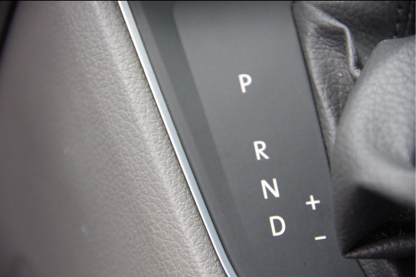 Volkswagen Crafter 35 2.0 TDI L3H3 75 EDITION 177PK AUT. LED, LEDER, TREKHAAK, ERGO ACTIVE GEVEERDE STOEL, STUURVERWARMING, STOELVERWARMING, VOORRU