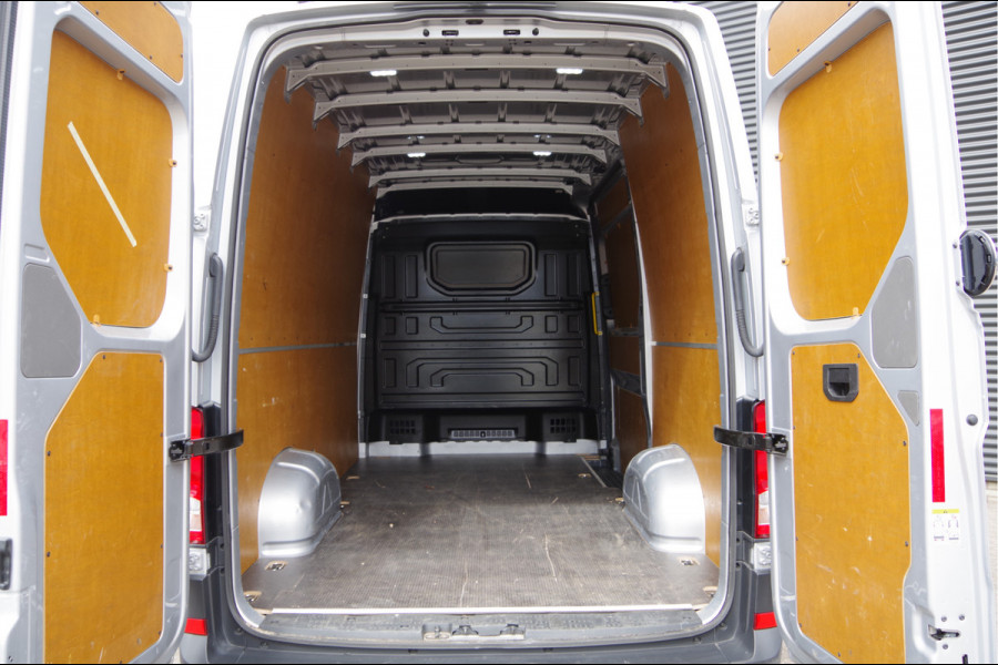 Volkswagen Crafter 35 2.0 TDI L3H3 75 EDITION 177PK AUT. LED, LEDER, TREKHAAK, ERGO ACTIVE GEVEERDE STOEL, STUURVERWARMING, STOELVERWARMING, VOORRU