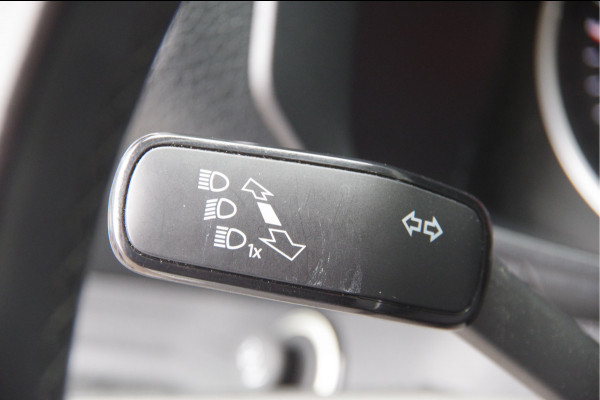 Volkswagen Crafter 35 2.0 TDI L3H3 75 EDITION 177PK AUT. LED, LEDER, TREKHAAK, ERGO ACTIVE GEVEERDE STOEL, STUURVERWARMING, STOELVERWARMING, VOORRU