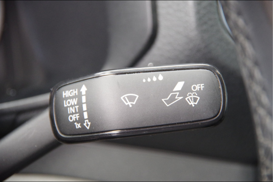 Volkswagen Crafter 35 2.0 TDI L3H3 75 EDITION 177PK AUT. LED, LEDER, TREKHAAK, ERGO ACTIVE GEVEERDE STOEL, STUURVERWARMING, STOELVERWARMING, VOORRU