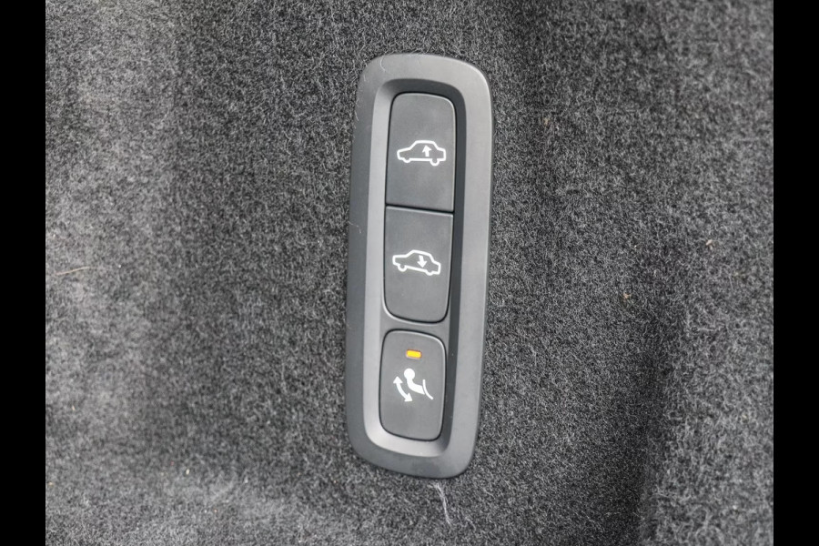 Volvo XC60 2.0 T8 Plug-in hybrid AWD Plus Bright (335kW/455PK) LUCHTV, PANO, TREKH, 21-inch LMV ** Ex VOLVO - 21k Onder NP ** ** INFORMEER OOK NAAR ONZE AANTREKKELIJKE FINANCIAL-LEASE TARIEVEN **