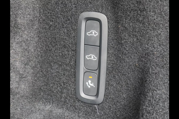 Volvo XC60 2.0 T8 Plug-in hybrid AWD Plus Bright (335kW/455PK) LUCHTV, PANO, TREKH, 21-inch LMV ** Ex VOLVO - 21k Onder NP ** ** INFORMEER OOK NAAR ONZE AANTREKKELIJKE FINANCIAL-LEASE TARIEVEN **