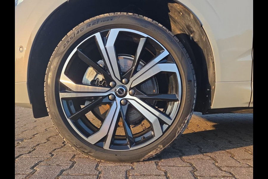 Volvo XC60 2.0 T8 Plug-in hybrid AWD Plus Dark (335kW/455PK) ** PANORAMA, ACC, VERW. ST, 21-inch LMV ** 1e EIG - UNFALLFREI ** ** INFORMEER OOK NAAR ONZE AANTREKKELIJKE FINANCIAL-LEASE TARIEVEN **