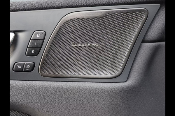 Volvo XC60 2.0 T8 Plug-in hybrid AWD Plus Dark (335kW/455PK) ** PANORAMA, ACC, VERW. ST, 21-inch LMV ** 1e EIG - UNFALLFREI ** ** INFORMEER OOK NAAR ONZE AANTREKKELIJKE FINANCIAL-LEASE TARIEVEN **