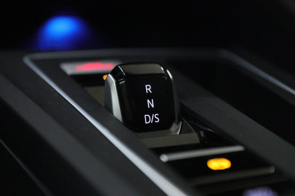 Volkswagen Golf 1.4 eHybrid GTE /PANO/HUD/IQLIGHT/CAM/CARPLAY/MEM/KEYLESS/VOL