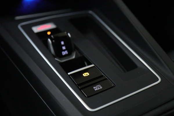 Volkswagen Golf 1.4 eHybrid GTE /PANO/HUD/IQLIGHT/CAM/CARPLAY/MEM/KEYLESS/VOL