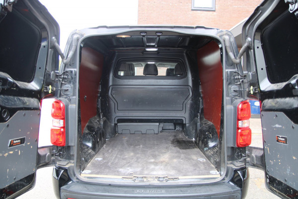 Toyota ProAce Worker 2.0 D-4D Black Line DC / 5 prs / Automaat / Trekhaak / Camera