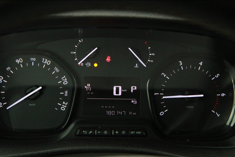 Toyota ProAce Worker 2.0 D-4D Black Line DC / 5 prs / Automaat / Trekhaak / Camera